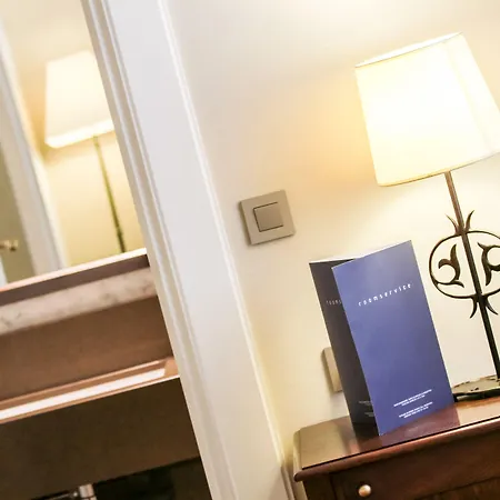 ホテル オテル デュ ボワ シャンゼリゼ パリ