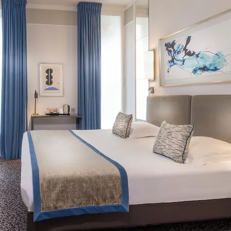 オテル デュ ボワ シャンゼリゼ 3* パリ