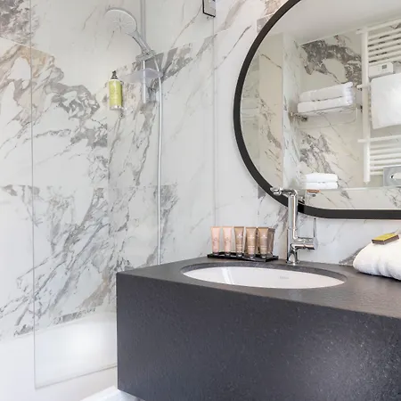 オテル デュ ボワ シャンゼリゼ ホテル