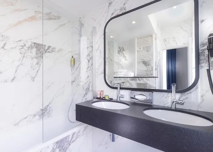 Du Bois Champs-elysées 3* París